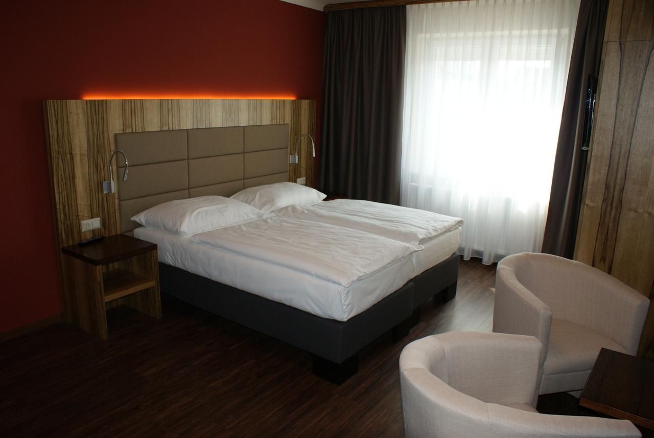 Hotel-Restaurant Schweinberger Stetten エクステリア 写真